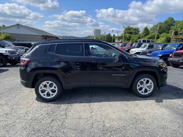 2024 Jeep Compass COMPASS LATITUDE 4X4