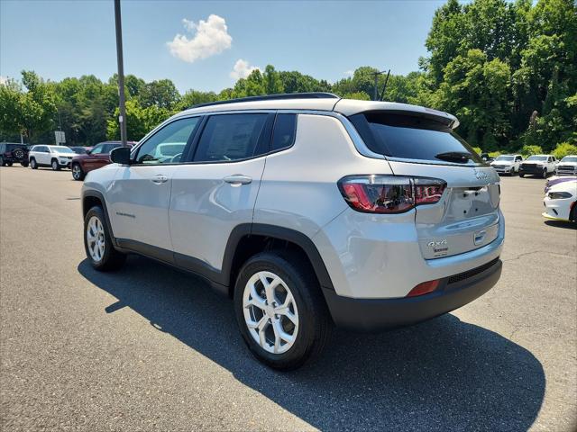 2024 Jeep Compass COMPASS LATITUDE 4X4