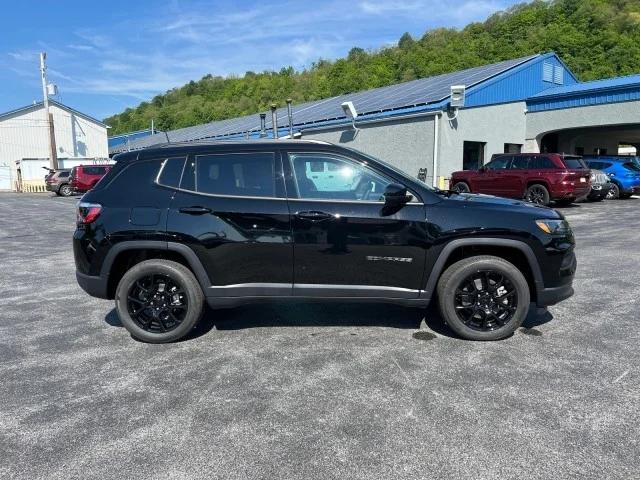 2024 Jeep Compass COMPASS LATITUDE 4X4