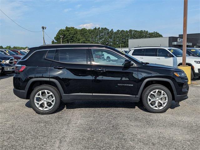 2024 Jeep Compass COMPASS LATITUDE 4X4