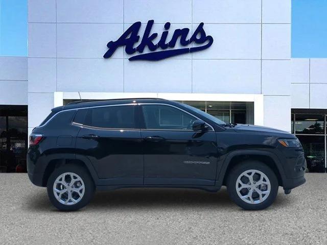 2024 Jeep Compass COMPASS LATITUDE 4X4