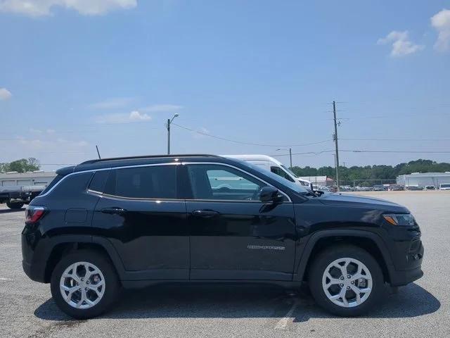 2024 Jeep Compass COMPASS LATITUDE 4X4