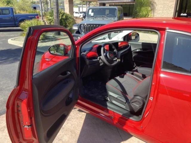 2024 Fiat FIAT 500e 500e INSPI(RED)
