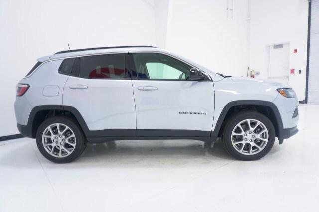 2024 Jeep Compass COMPASS LATITUDE LUX 4X4