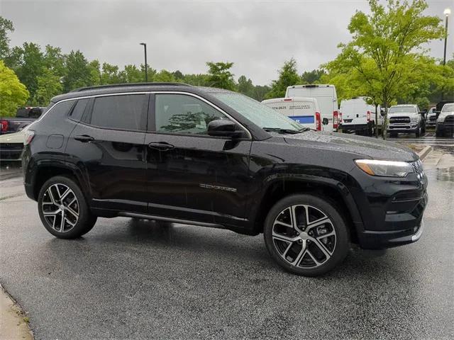 2024 Jeep Compass COMPASS LIMITED 4X4