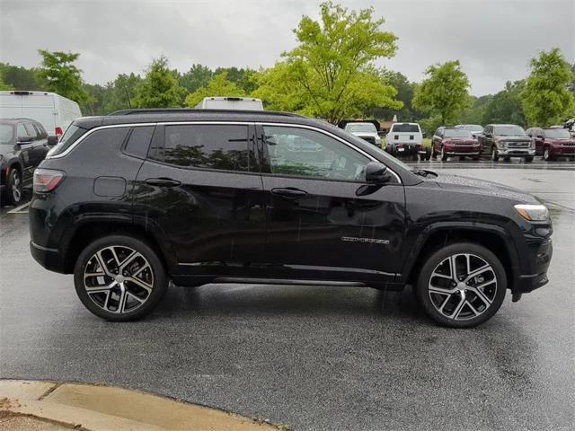 2024 Jeep Compass COMPASS LIMITED 4X4