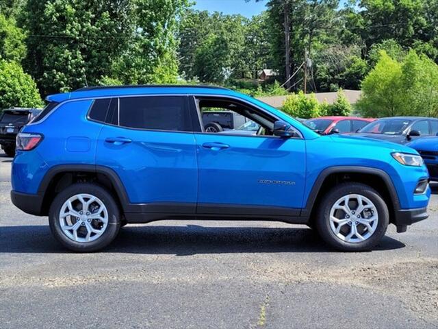 2024 Jeep Compass COMPASS LATITUDE 4X4