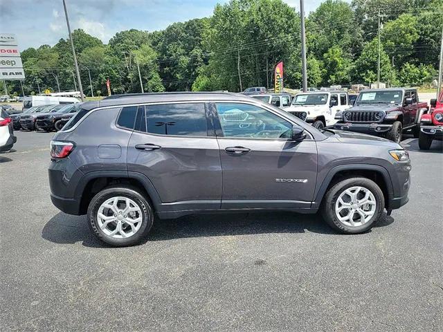 2024 Jeep Compass COMPASS LATITUDE 4X4