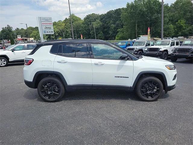 2024 Jeep Compass COMPASS LATITUDE 4X4