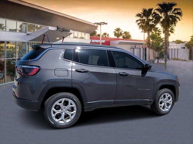 2024 Jeep Compass COMPASS LATITUDE 4X4