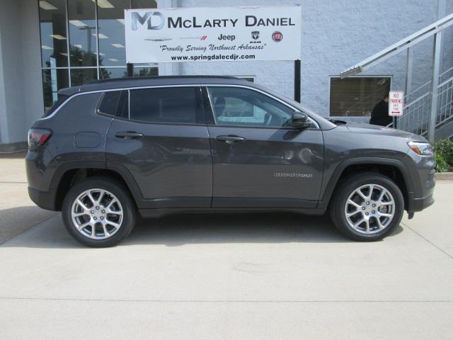 2024 Jeep Compass COMPASS LATITUDE LUX 4X4