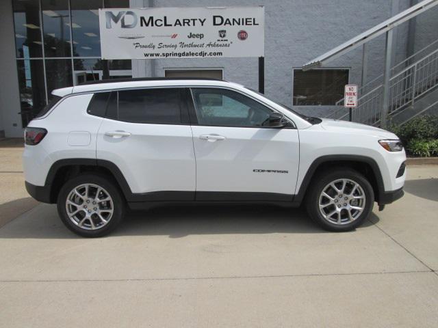 2024 Jeep Compass COMPASS LATITUDE LUX 4X4