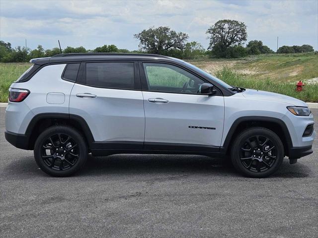 2024 Jeep Compass COMPASS LATITUDE 4X4