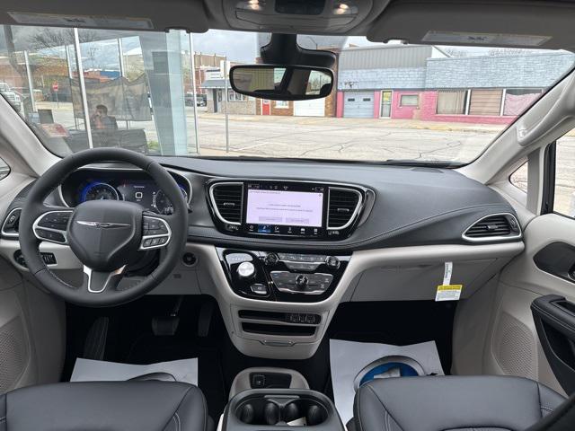 2024 Chrysler Pacifica Touring L AWD