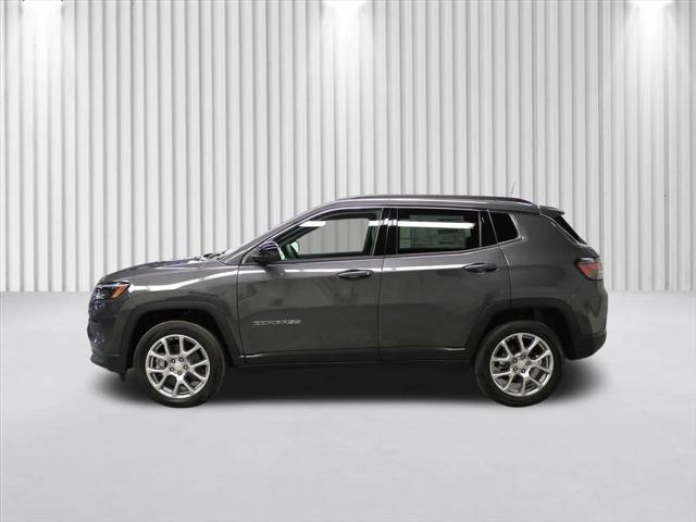 2024 Jeep Compass COMPASS LATITUDE LUX 4X4