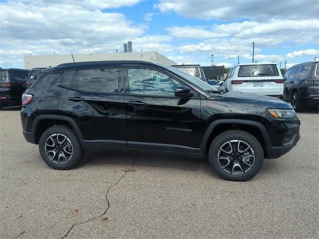 2024 Jeep Compass COMPASS TRAILHAWK 4X4