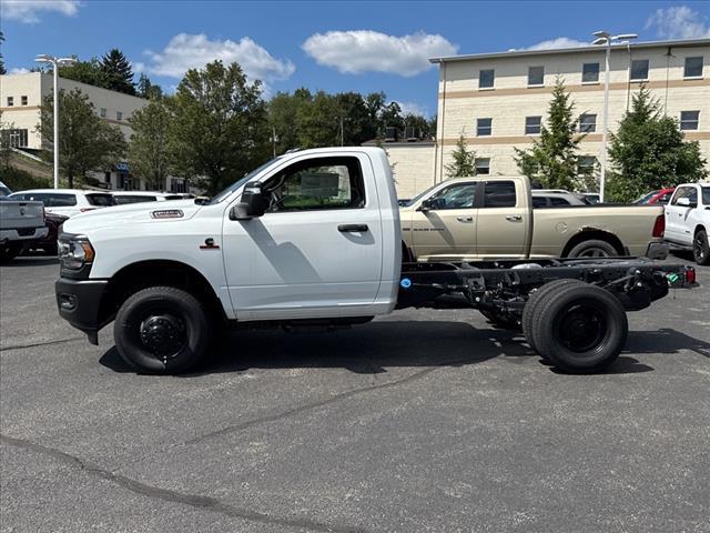 2024 RAM Ram 3500 Chassis Cab RAM 3500 TRADESMAN CHASSIS REGULAR CAB 4X4 60 CA