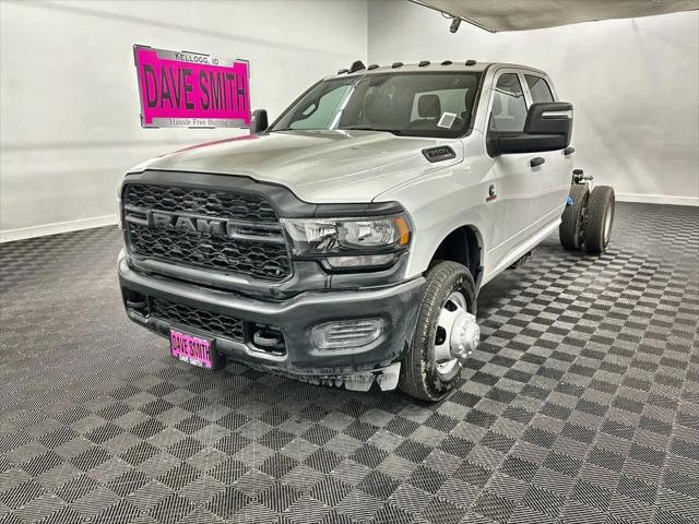 2024 RAM Ram 3500 Chassis Cab RAM 3500 TRADESMAN CREW CAB CHASSIS 4X4 60 CA