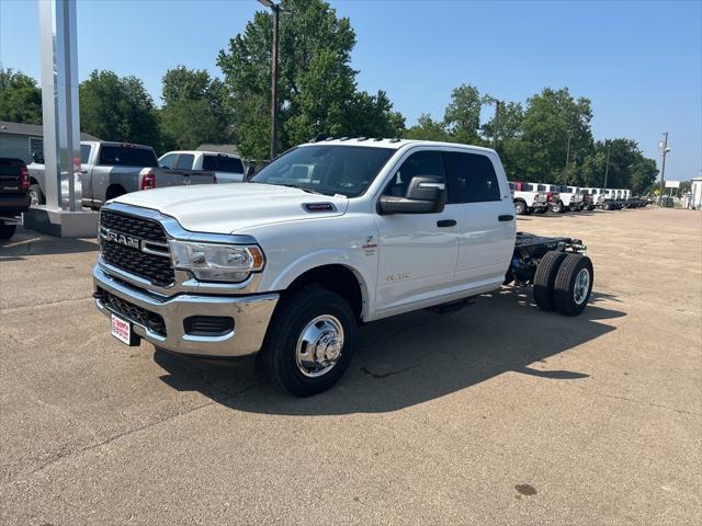 2024 RAM Ram 3500 Chassis Cab RAM 3500 SLT CREW CAB CHASSIS 4X4 60 CA