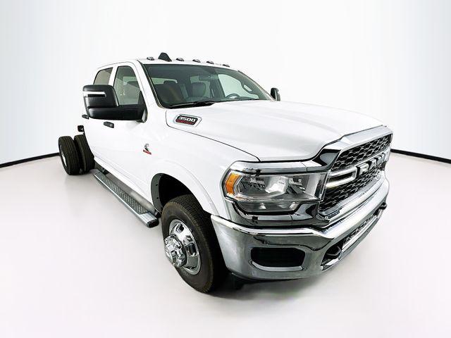 2024 RAM Ram 3500 Chassis Cab RAM 3500 TRADESMAN CREW CAB CHASSIS 4X4 60 CA