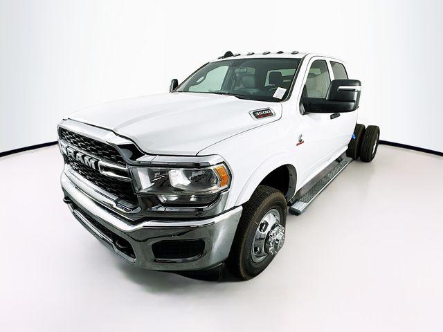 2024 RAM Ram 3500 Chassis Cab RAM 3500 TRADESMAN CREW CAB CHASSIS 4X4 60 CA