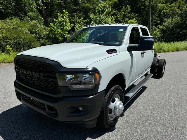 2024 RAM Ram 3500 Chassis Cab RAM 3500 TRADESMAN CREW CAB CHASSIS 4X4 60 CA