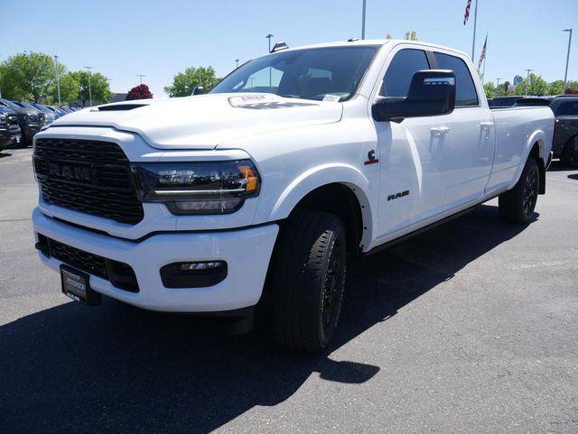 2024 RAM Ram 3500 RAM 3500 LIMITED CREW CAB 4X4 8 BOX