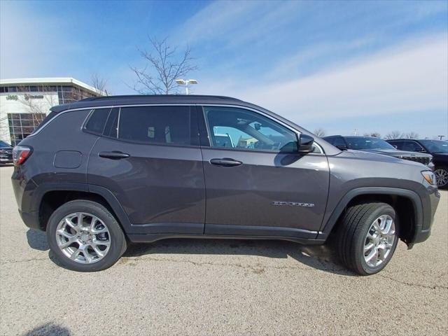 2024 Jeep Compass COMPASS LATITUDE LUX 4X4