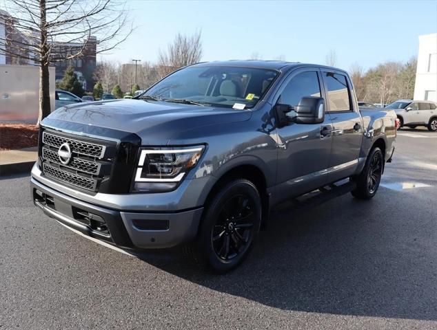 2024 Nissan TITAN Crew Cab SV 4x2