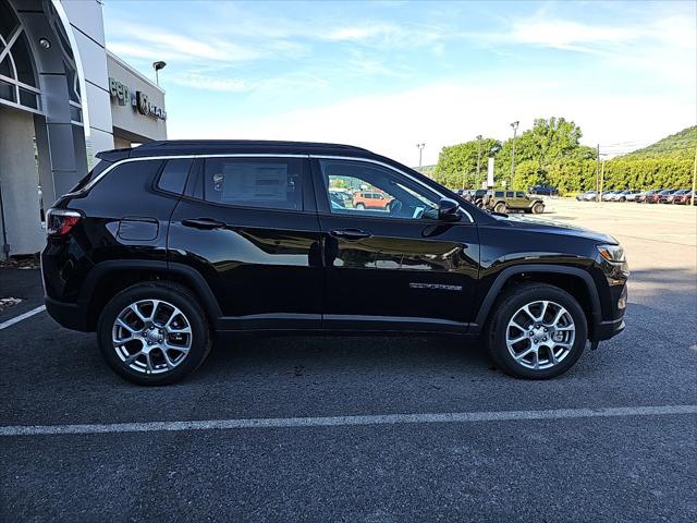 2024 Jeep Compass COMPASS LATITUDE LUX 4X4