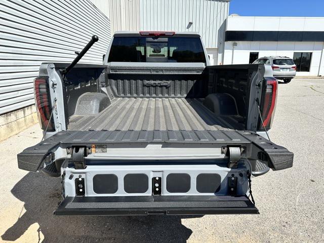 2024 GMC Sierra 2500HD 4WD Crew Cab Standard Bed AT4