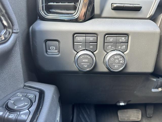 2024 GMC Sierra 2500HD 4WD Crew Cab Standard Bed AT4