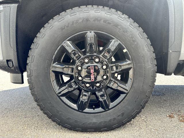 2024 GMC Sierra 2500HD 4WD Crew Cab Standard Bed AT4
