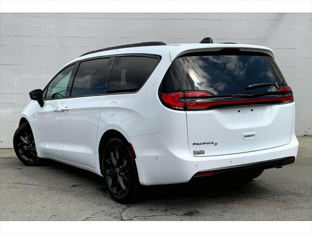 2024 Chrysler Pacifica PACIFICA TOURING L