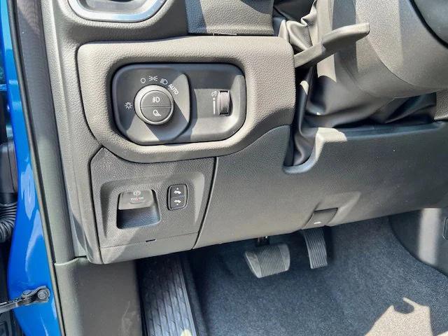 2025 Ram 1500 Big Horn Crew Cab 4x4 5'7" Box