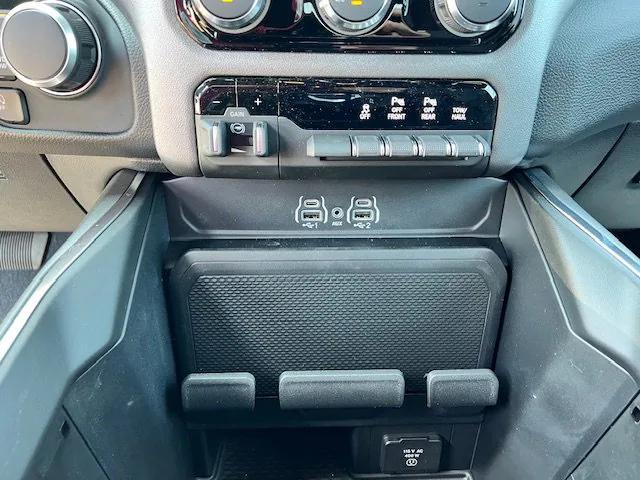 2025 Ram 1500 Big Horn Crew Cab 4x4 5'7" Box