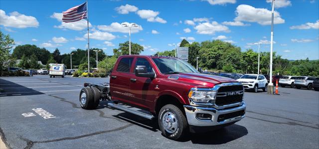 2024 RAM Ram 3500 Chassis Cab RAM 3500 TRADESMAN CREW CAB CHASSIS 4X4 60 CA