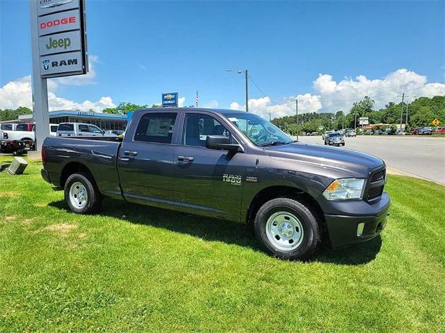 2024 RAM Ram 1500 Classic RAM 1500 CLASSIC TRADESMAN CREW CAB 4X4 64 BOX