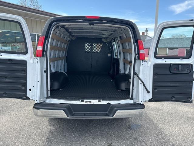 2021 GMC Savana Cargo RWD 2500 Regular Wheelbase Work Van