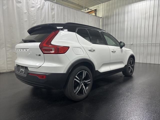 2021 Volvo XC40 T5 R-Design