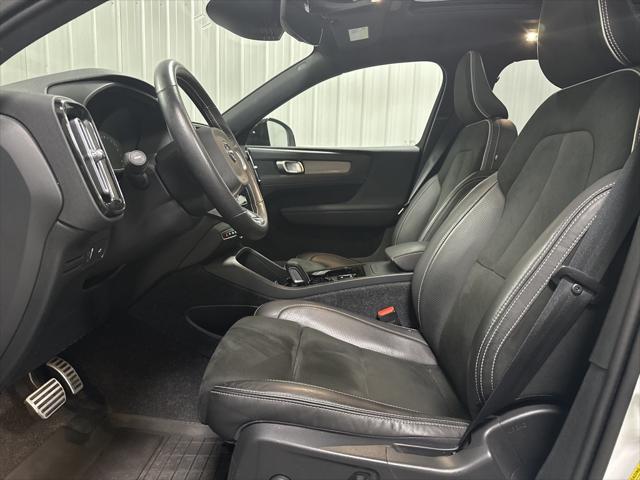 2021 Volvo XC40 T5 R-Design