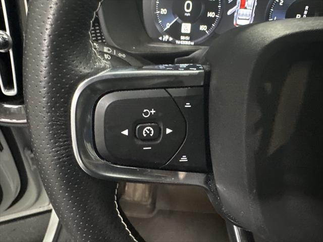 2021 Volvo XC40 T5 R-Design