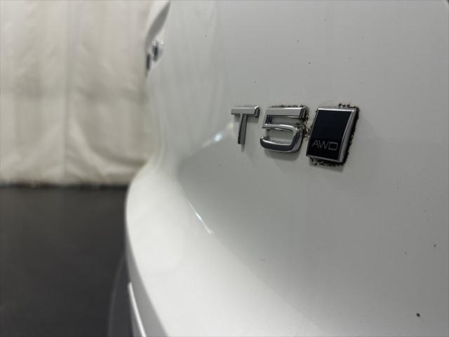 2021 Volvo XC40 T5 R-Design