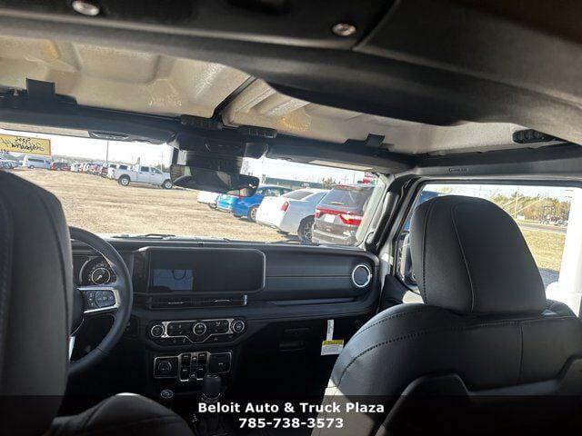 2024 Jeep Wrangler 4-Door Sahara 4x4