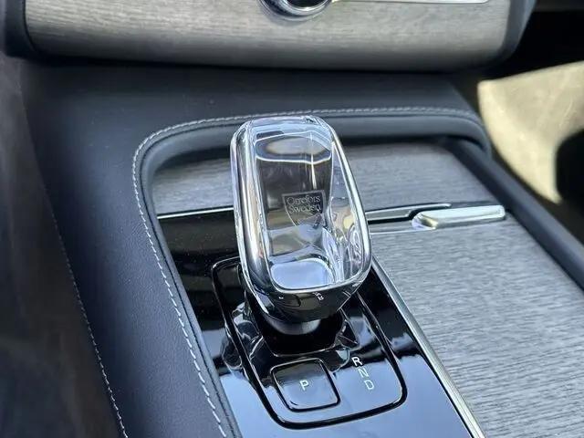 2024 Volvo XC90 B6 Ultimate Bright Theme 7-Seater
