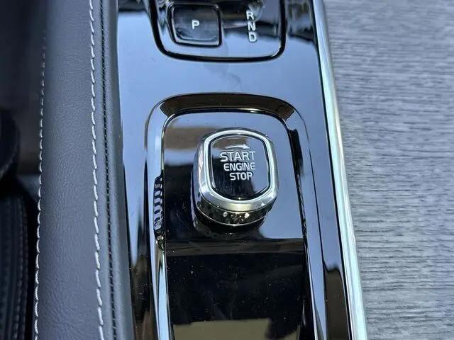 2024 Volvo XC90 B6 Ultimate Bright Theme 7-Seater