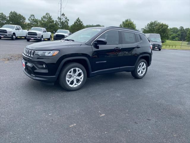 2024 Jeep Compass COMPASS LATITUDE 4X4