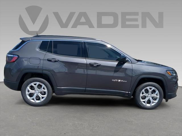 2024 Jeep Compass COMPASS LATITUDE 4X4