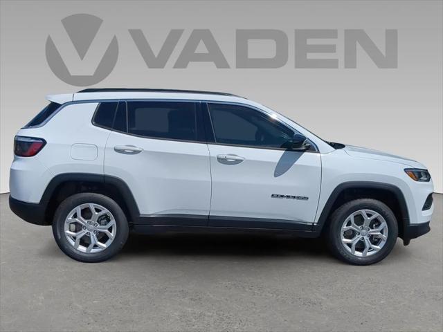 2024 Jeep Compass COMPASS LATITUDE 4X4