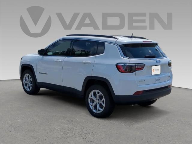 2024 Jeep Compass COMPASS LATITUDE 4X4